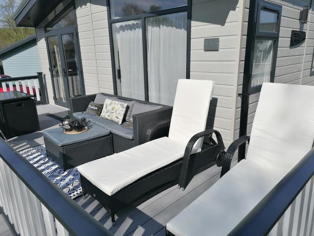 Luxury Lodge On Edge Of New Forest And 800M From Sea Entertainment And Leisure Passes Included Milford on Sea Exterior foto