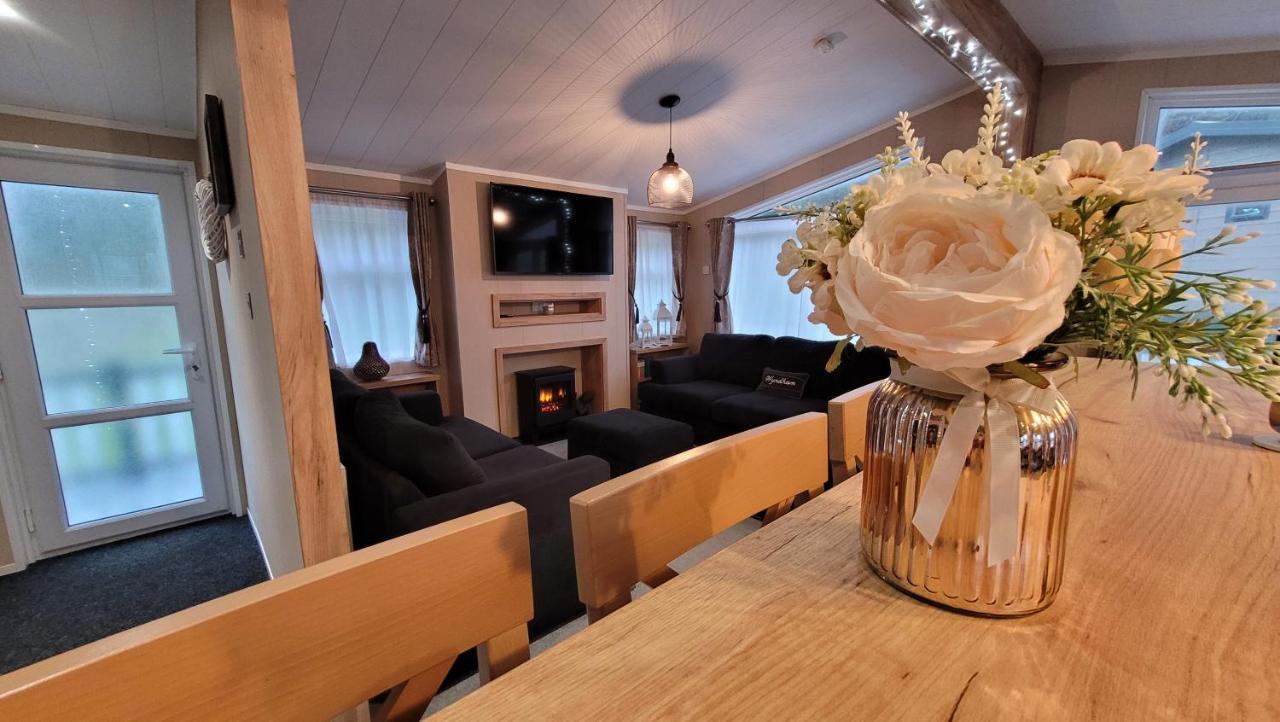 Luxury Lodge On Edge Of New Forest And 800M From Sea Entertainment And Leisure Passes Included Milford on Sea Exterior foto